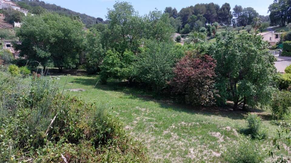 Terrain à MOUGINS