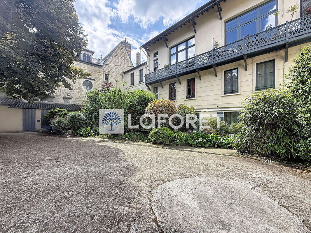Appartement de charme de 83 m² au sol avec balcon et parking à Saint-Germain-en-Laye - photo 13