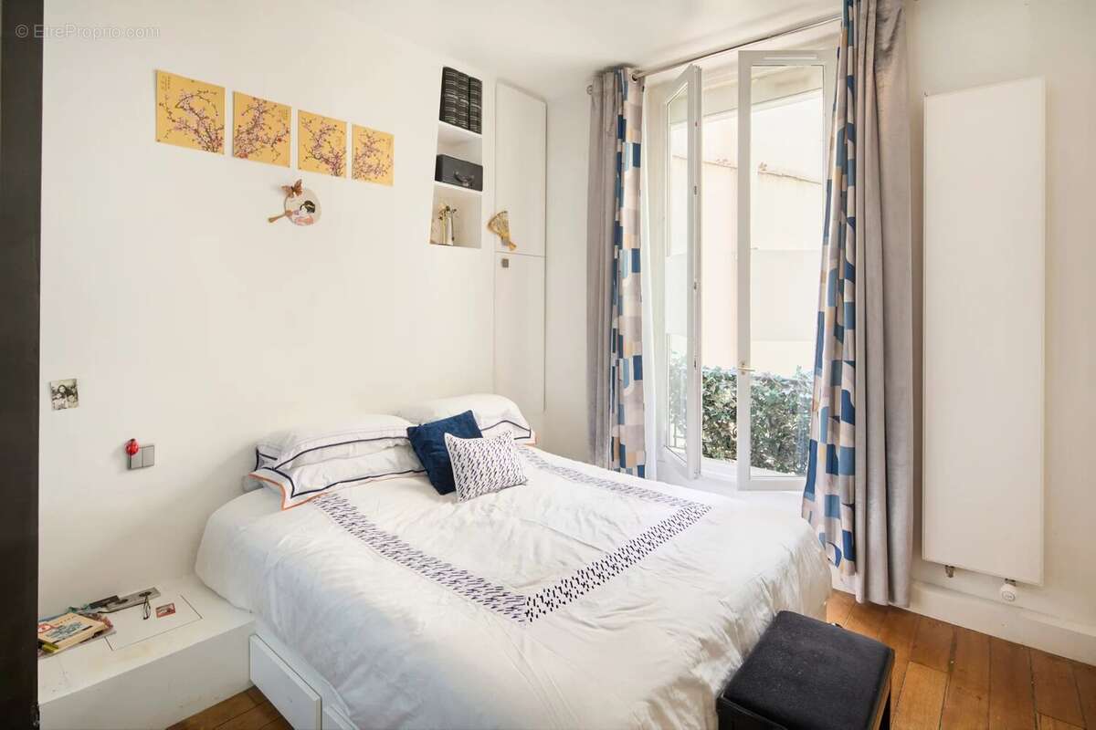 Appartement à PARIS-7E