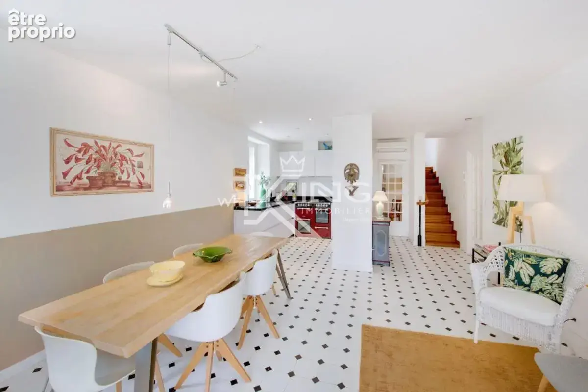 VALESCURE- Appartement  4 pièces de caractère dans une élégante villa d'époque - photo 8
