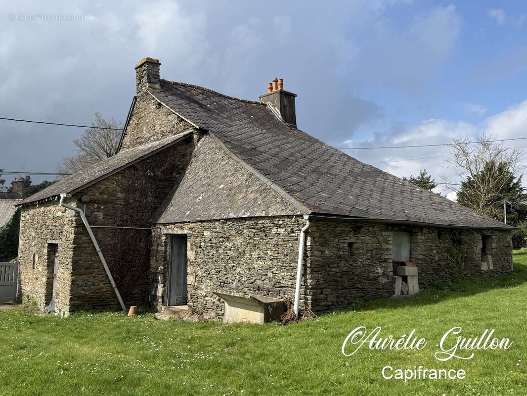 Maison en pierre avec garage et beau terrain de 1300 m2 en zone constructible avec puits – Ploërmel - photo 2