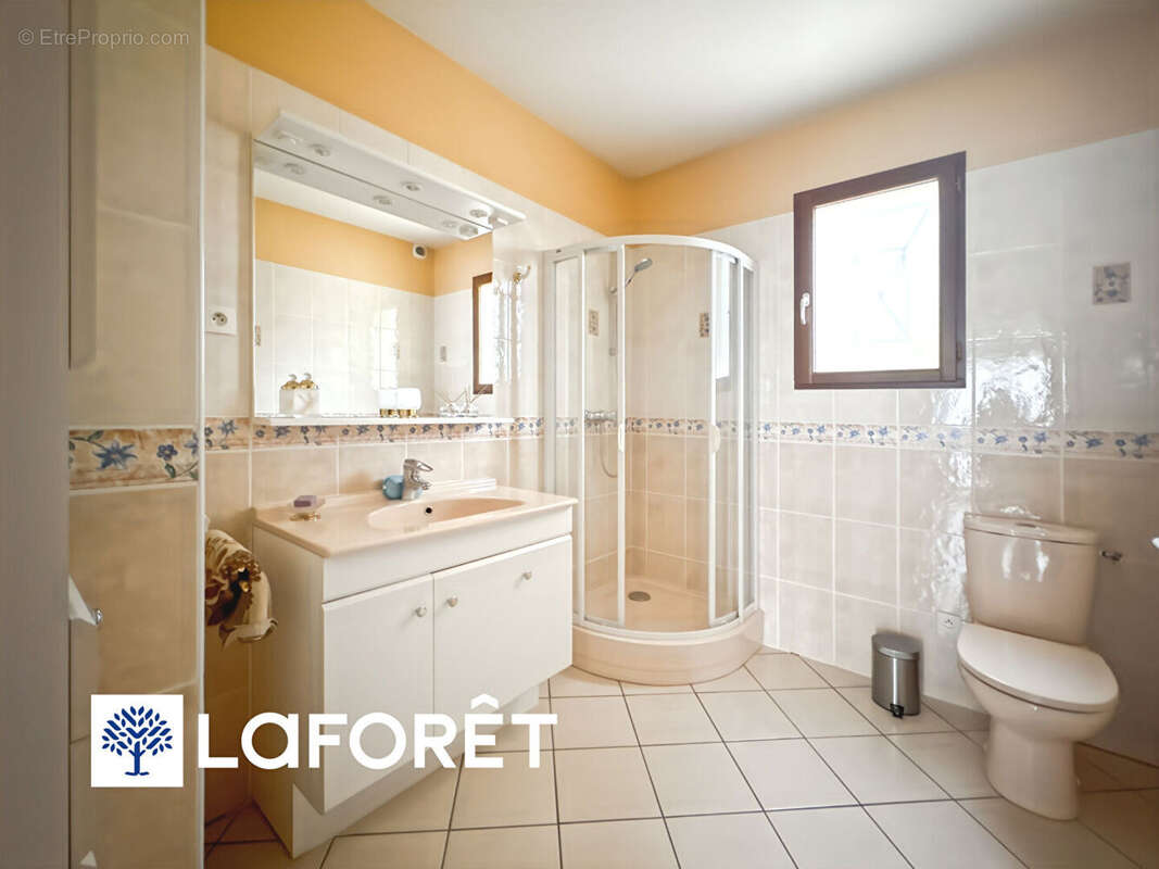 Maison à SAINTE-GENEVIEVE-DES-BOIS