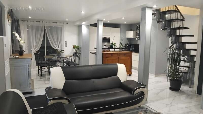 Maison à LA FEUILLIE