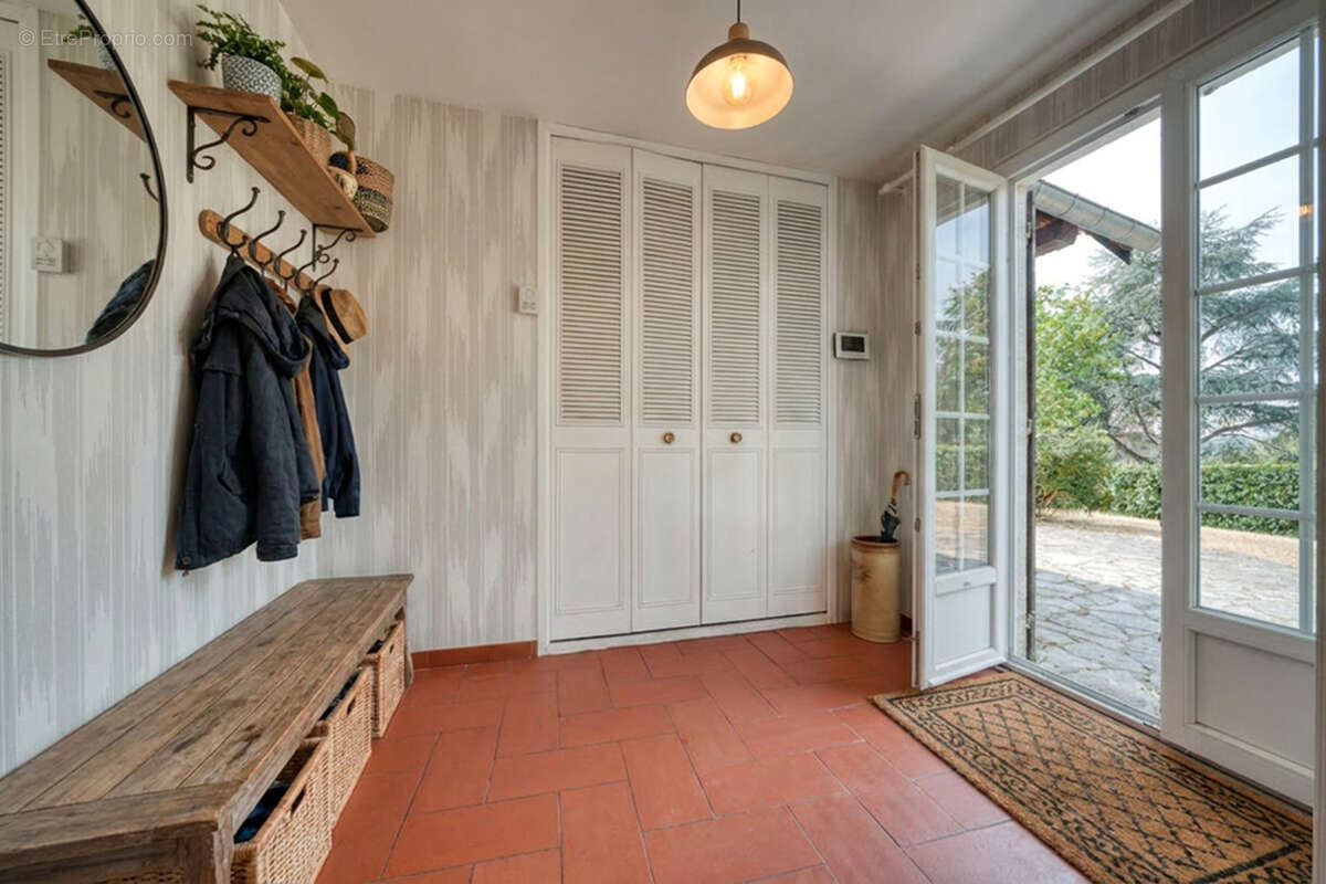 Maison familiale 10 pieces - 6 chambres - sous sol total - terrain de 1800m2 - photo 4