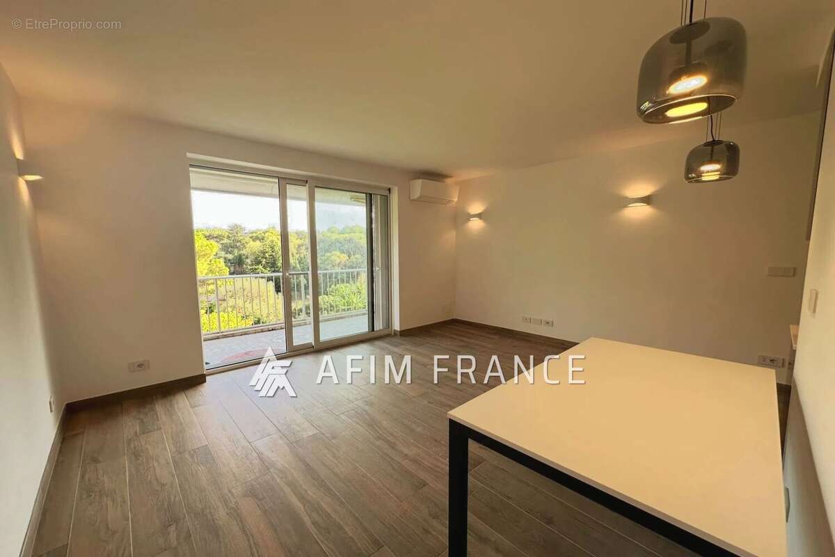 Appartement à ROQUEBRUNE-CAP-MARTIN