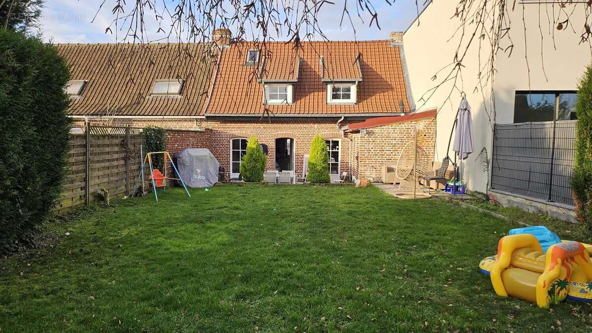 Maison à NEUVILLE-EN-FERRAIN