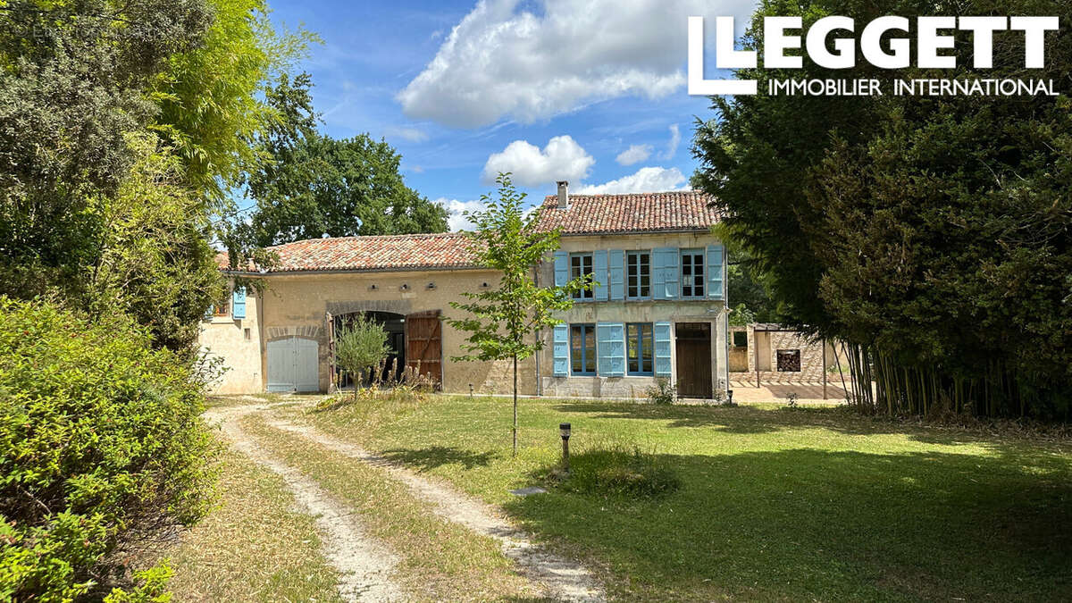 Maison à BARBEZIEUX-SAINT-HILAIRE