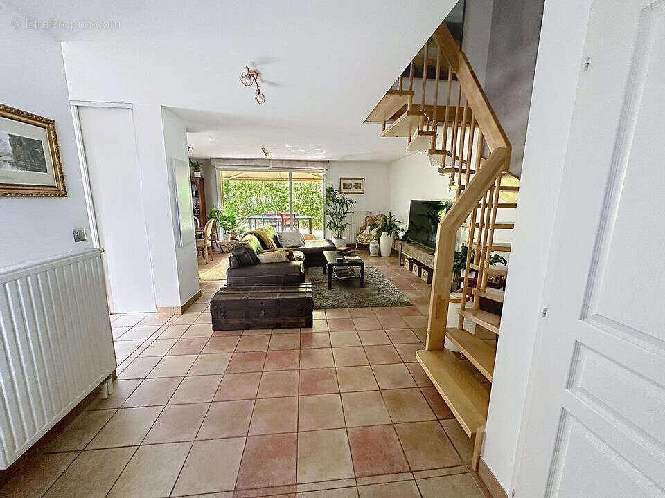 Maison mitoyenne 5 pièces 110 m² avec jardin - photo 3