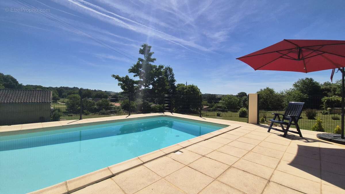 Maison à MEYRALS