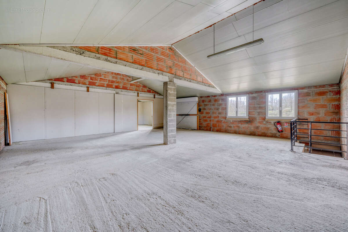 Commerce à MARANSIN