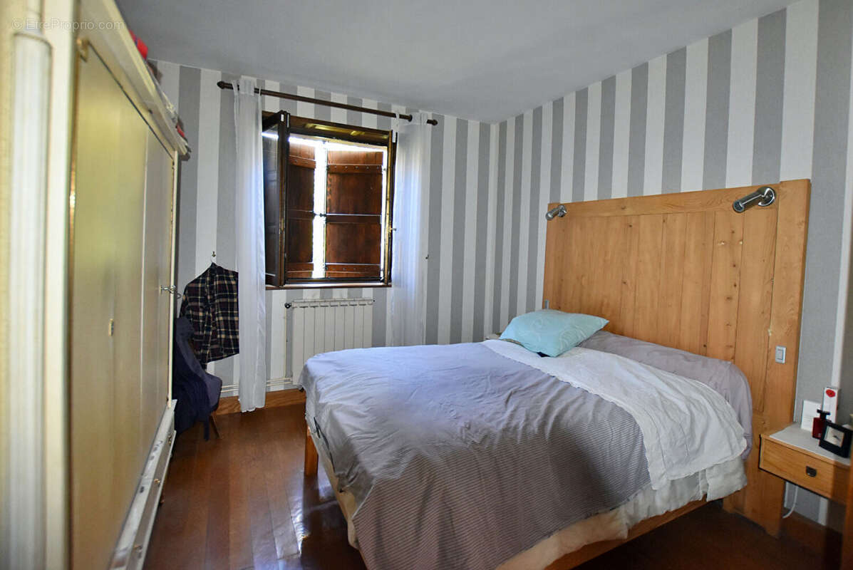 Maison à COMMELLE-VERNAY