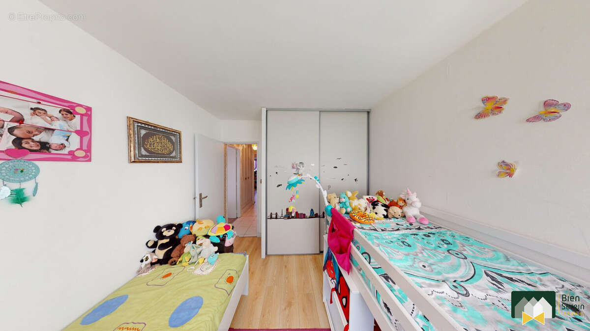 Chambre 1 - Appartement à CHARTRES