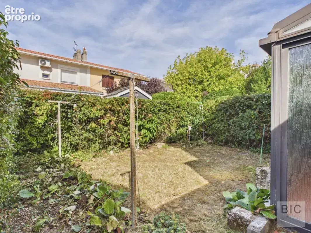 A vendre maison à rafraîchir avec garage, véranda et jardin - photo 16