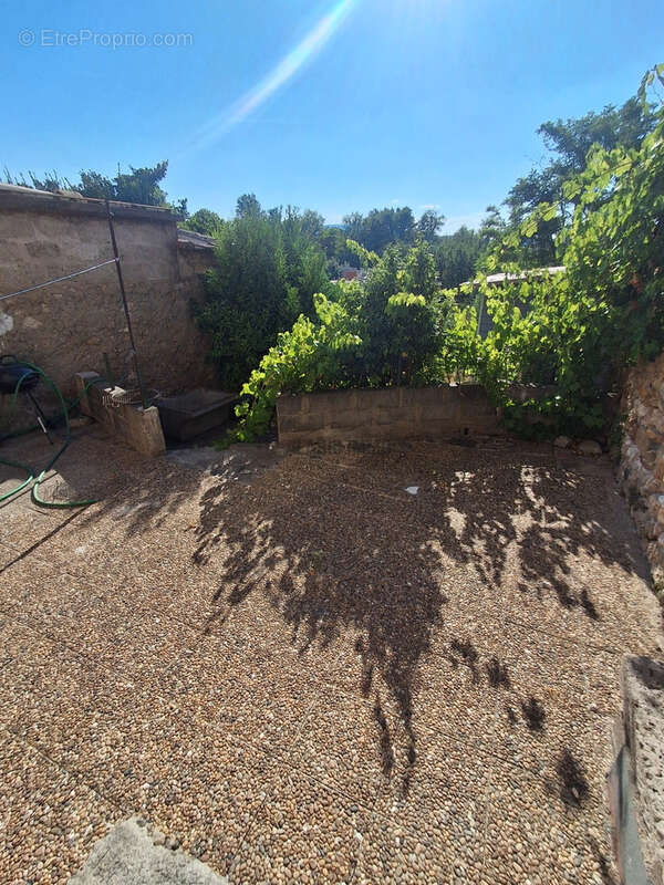 Maison à rénover avec terrasse et jardin - photo 25