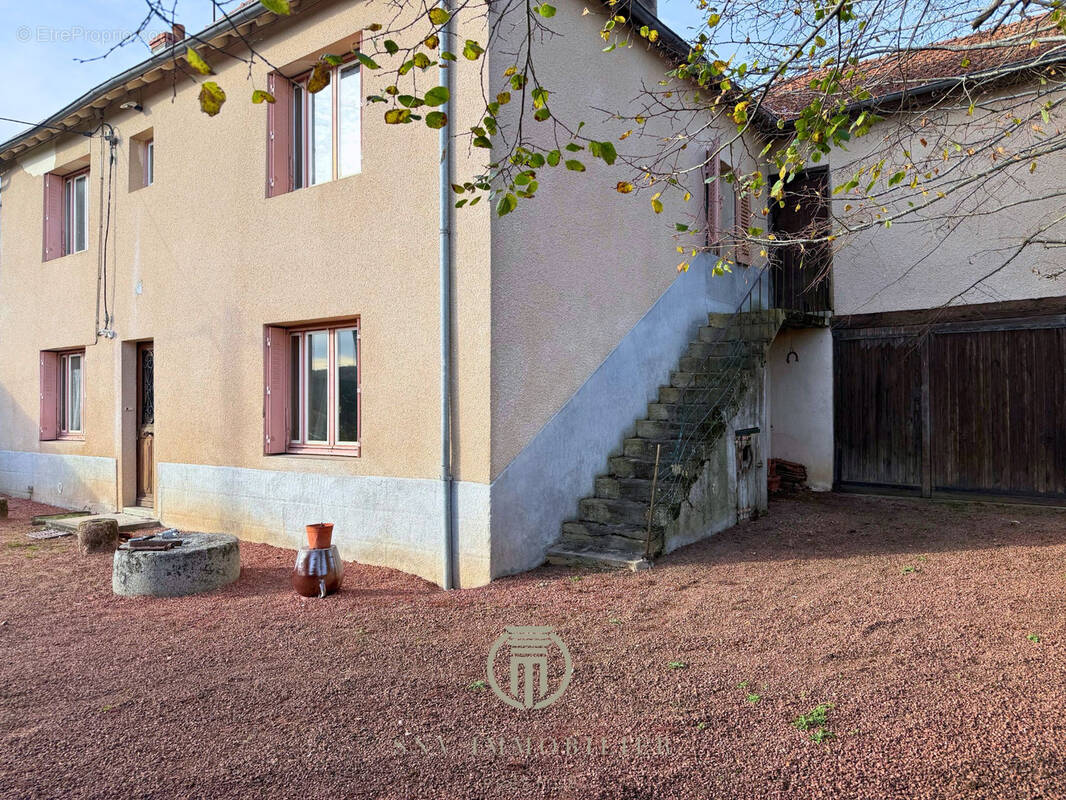 Maison à BOURG-LE-COMTE