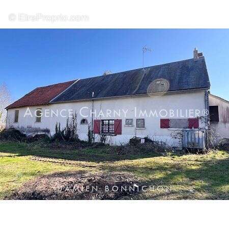Maison à SAINT-MAURICE-SUR-AVEYRON