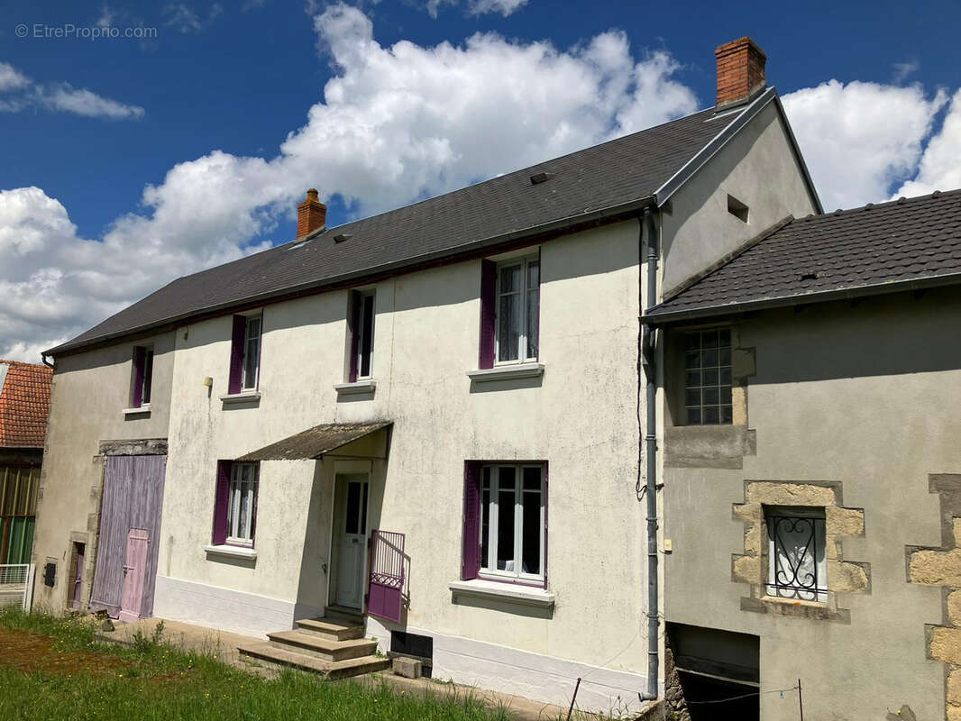 Maison à SAINT-MARCEL-EN-MARCILLAT