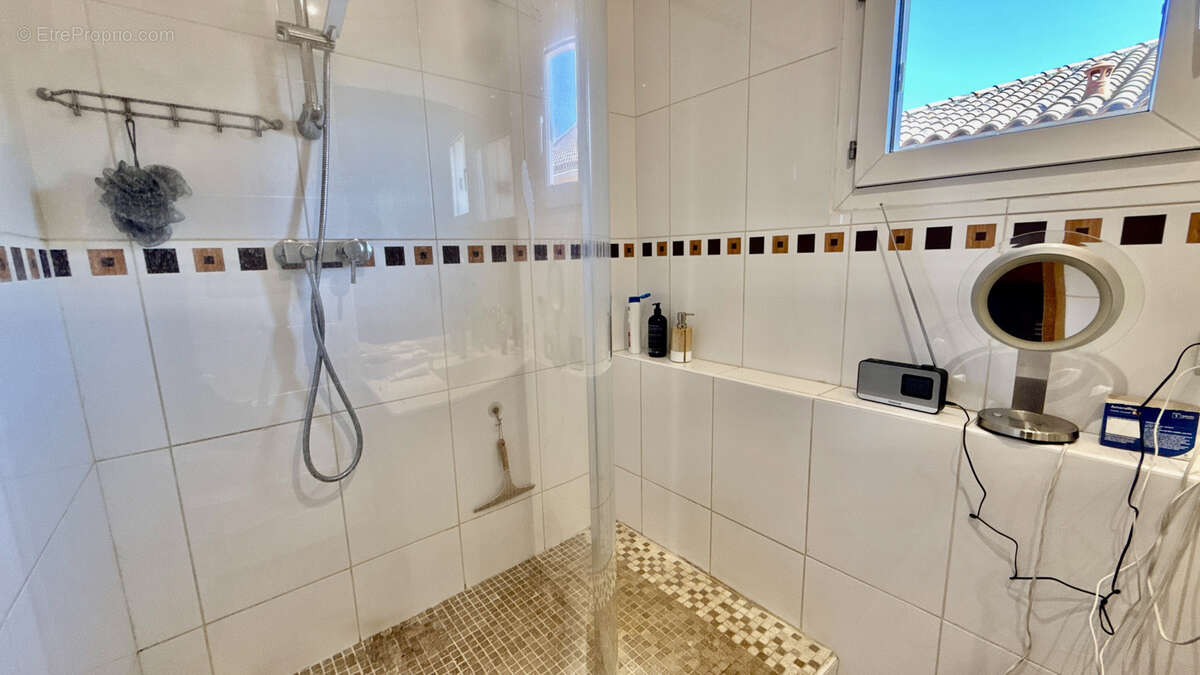 Appartement à VILLENEUVE-LES-AVIGNON