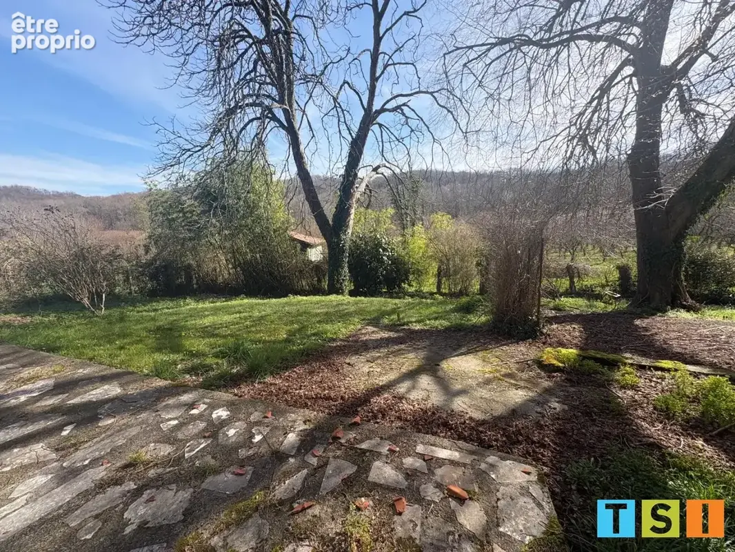 Maison avec dépendances et terrain. - photo 4