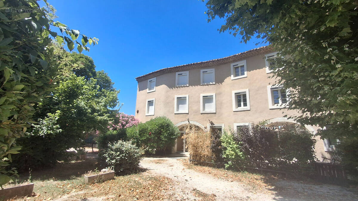 Appartement à SAINT-PAUL-TROIS-CHATEAUX