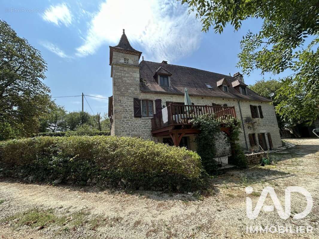 Maison 215 m² à Montfaucon  - photo 2