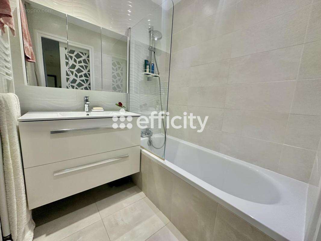 Appartement à VALLAURIS