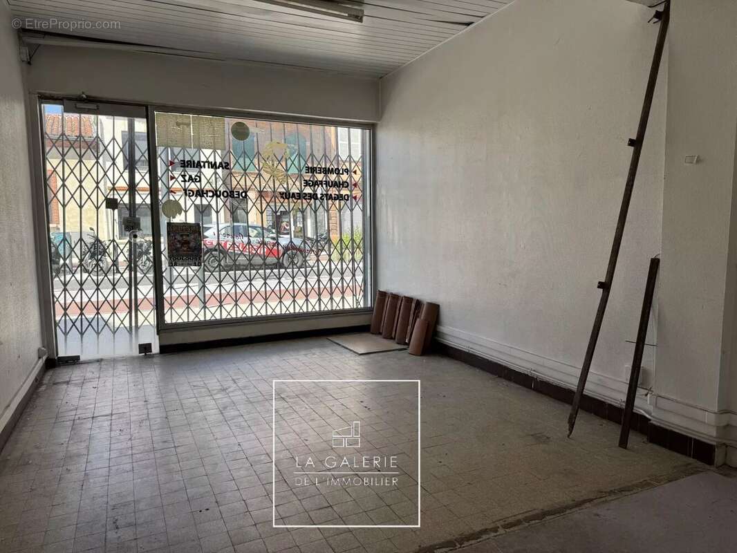 A vendre - Palais de Justice - Maison de caractère à réinventer avec garage exceptionnel et extérieurs - photo 13