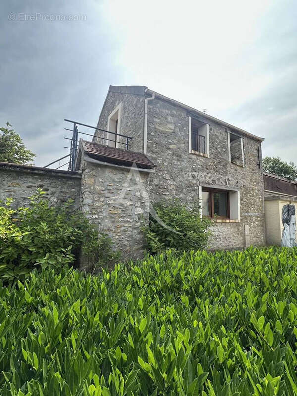 Appartement à CHEVRY-COSSIGNY