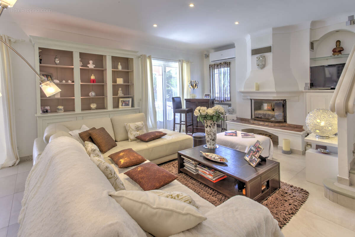  superbe villa proche de st-tropez  1 272 000 € - photo 7