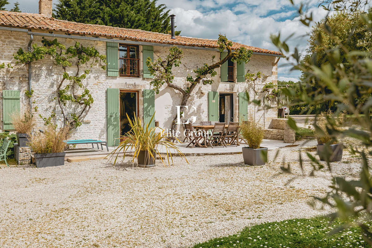 Maison à SURGERES