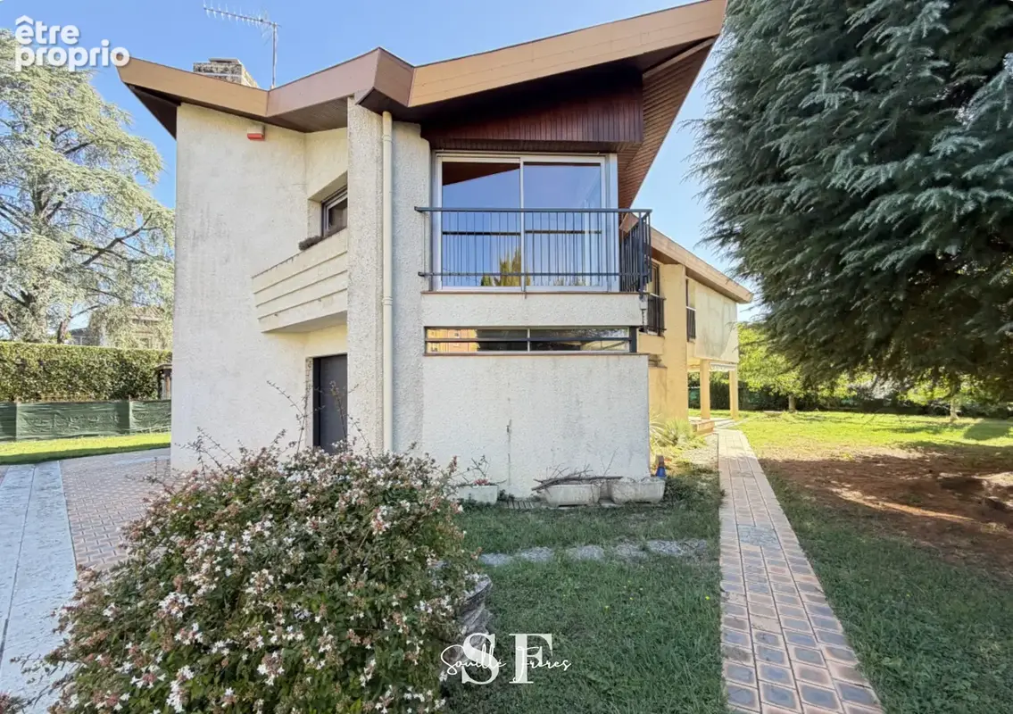 Agen - villa d architecte avec double garage et jardin. - photo 4