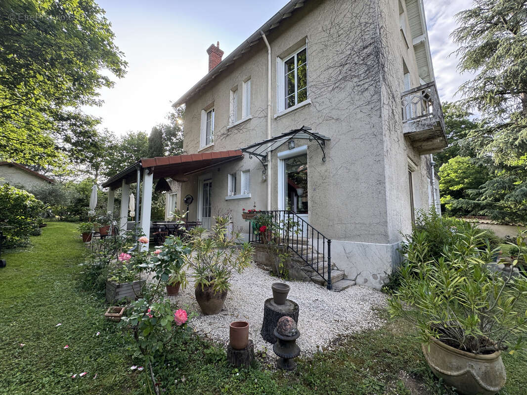 Maison à CHARBONNIERES-LES-BAINS