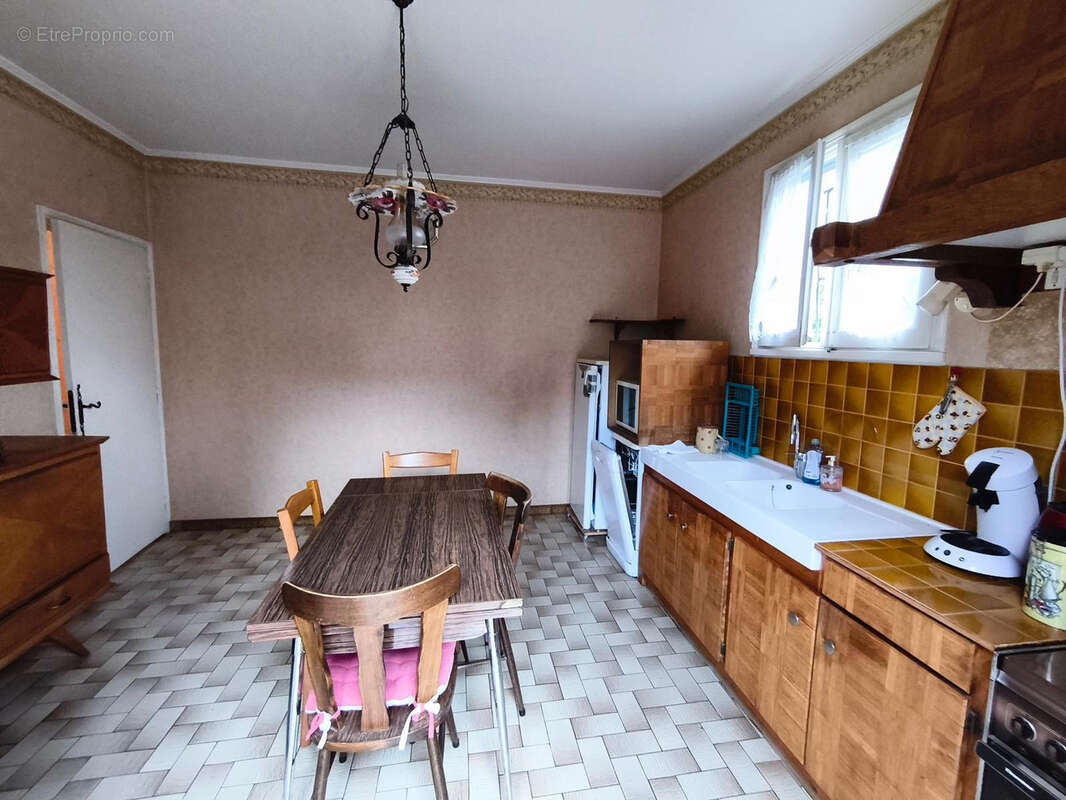 Maison familiale avec sous-sol complet et terrain clos - photo 5