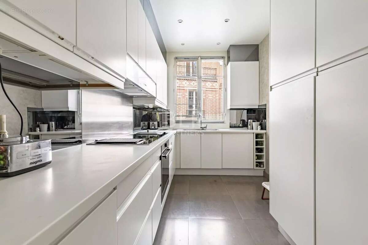 Appartement à PARIS-17E