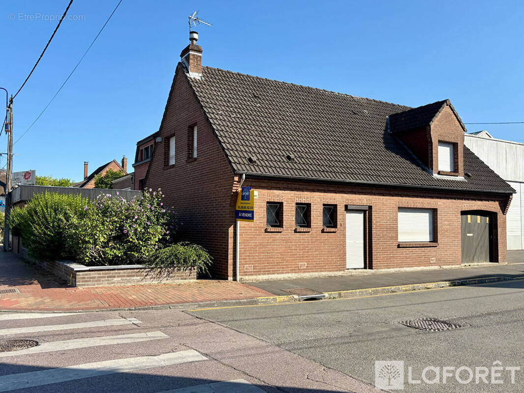 Maison à LA CHAPELLE-D'ARMENTIERES