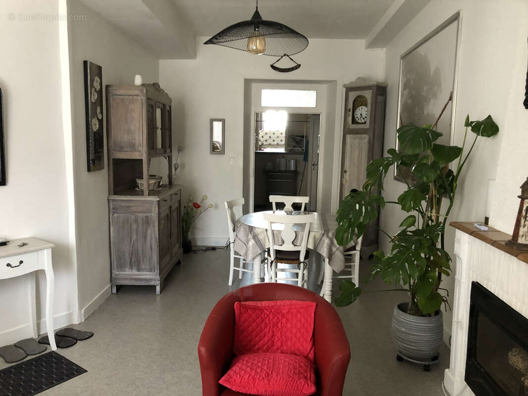 A vendre - soquet immobilier - ensemble de 2 maisons mitoyennes  gite+ local commercial  - plancoet centre - photo 3