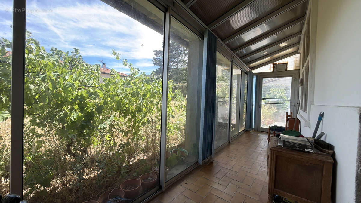 Propriété traditionnelle de 148 m2 sur parcelle arborée de 780 m2 avec dépendances - photo 13