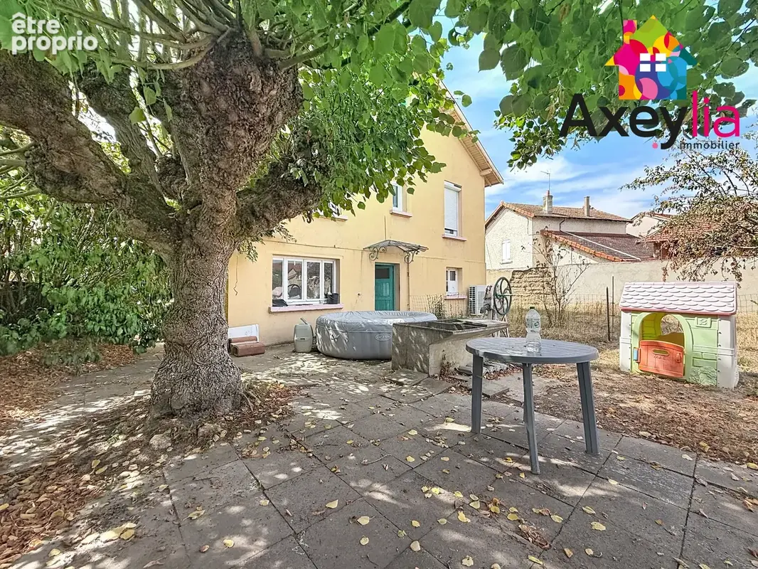 À vendre - pouilly-sous-charlieu - maison rénovée avec garage et terrain - photo 14