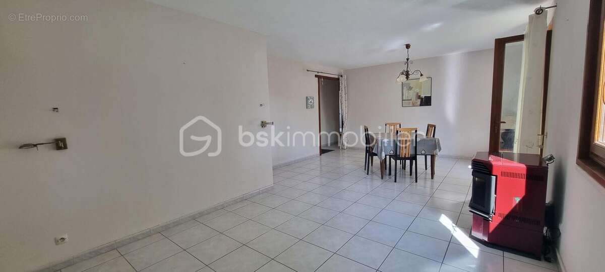 Maison à LIVRY-LOUVERCY