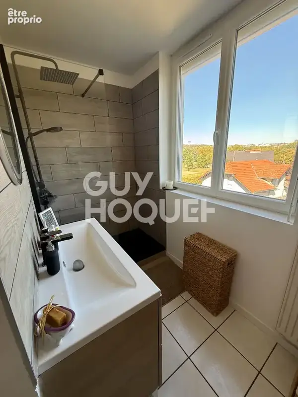 Bel Appartement T3 sur GIVORS d'environ 67 m² climatisé - photo 12