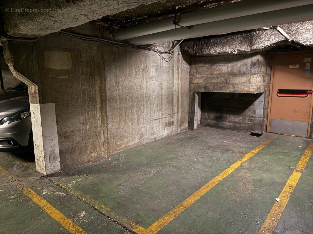 Parking à PARIS-5E