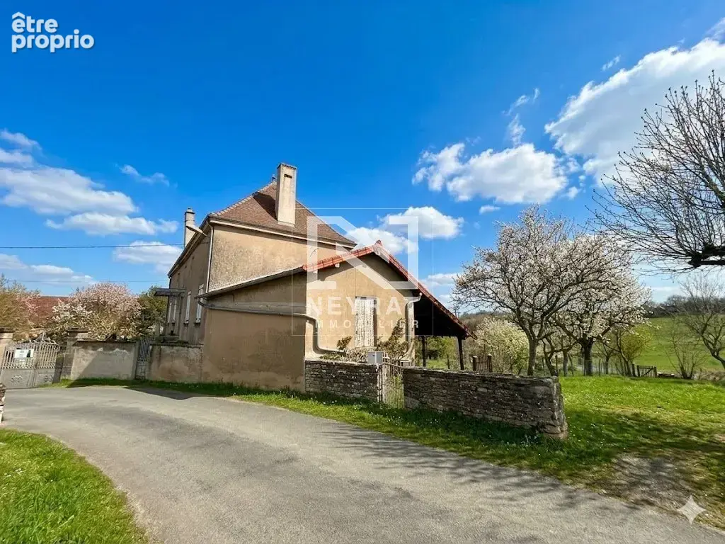 Grande maison en pierres avec jardin et dépendances - photo 8