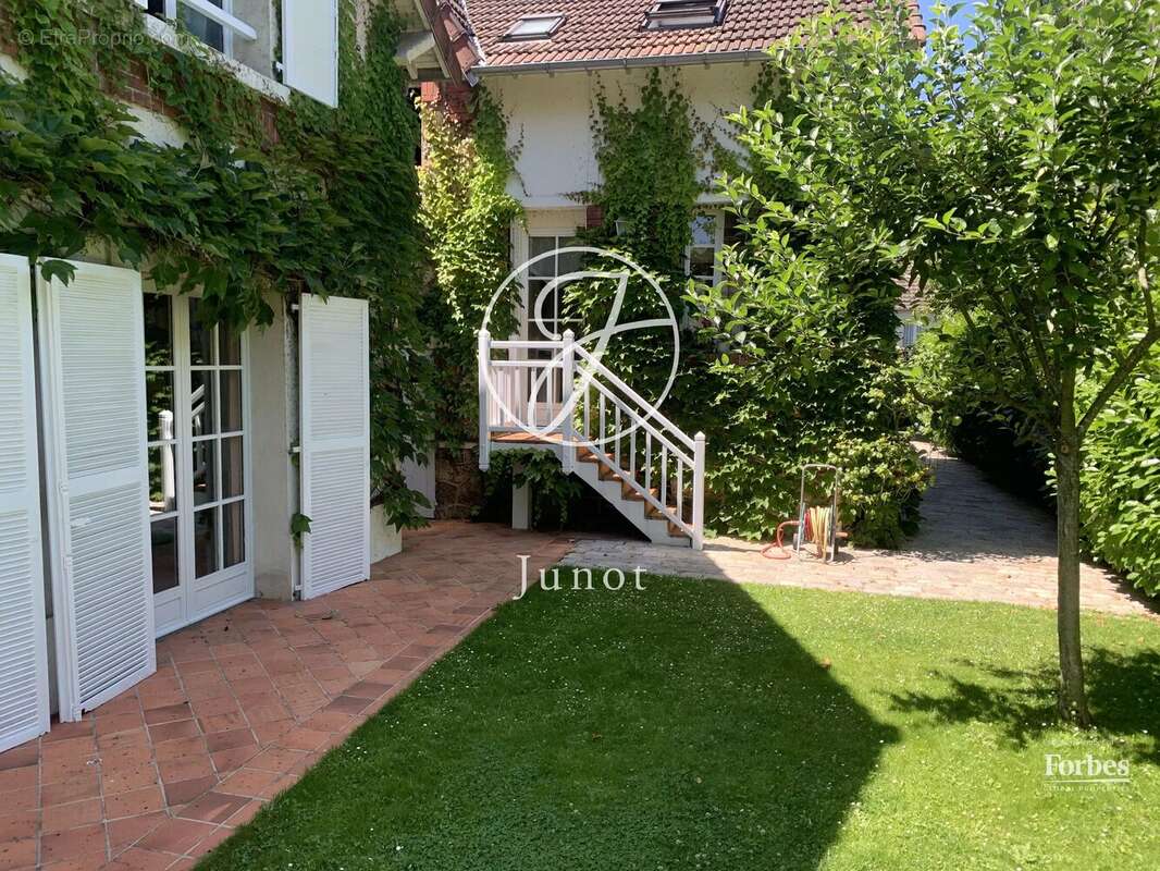 Maison à LE VESINET