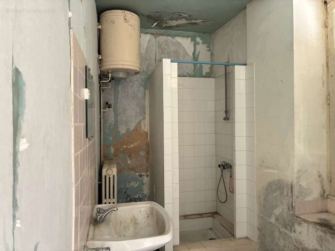 Maison de ville à rénover, dans le cœur de Montmorillon - photo 9