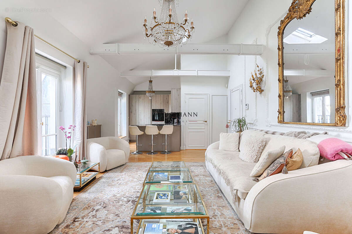 Appartement à PARIS-8E
