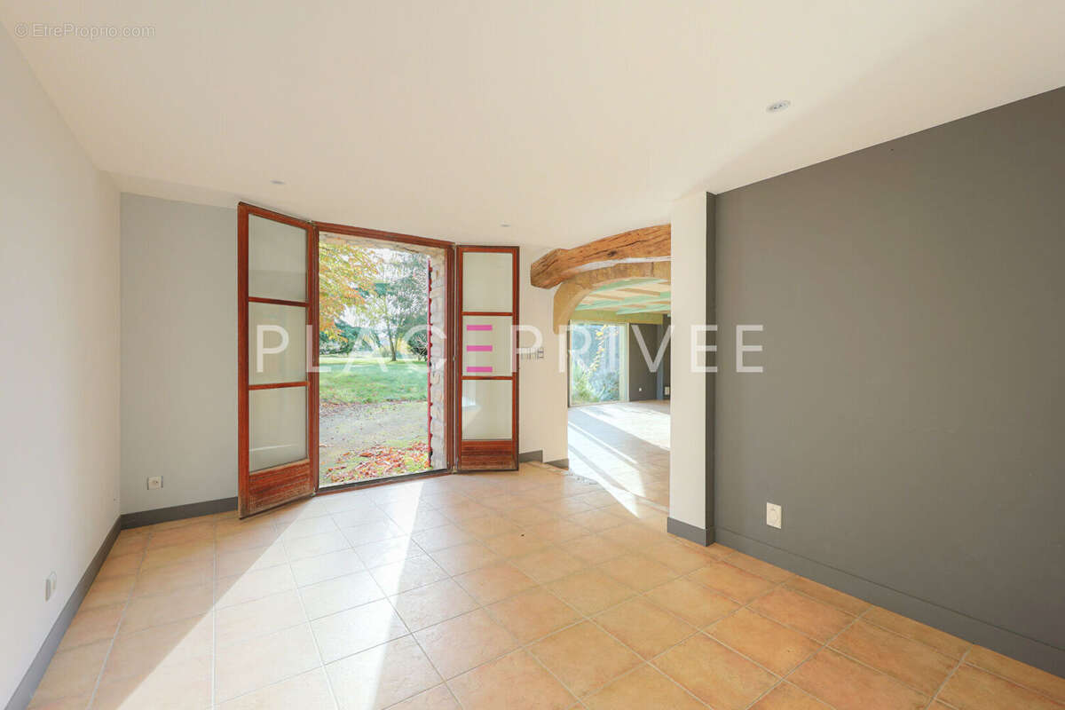 Maison 375 m² à Vincey  - photo 15
