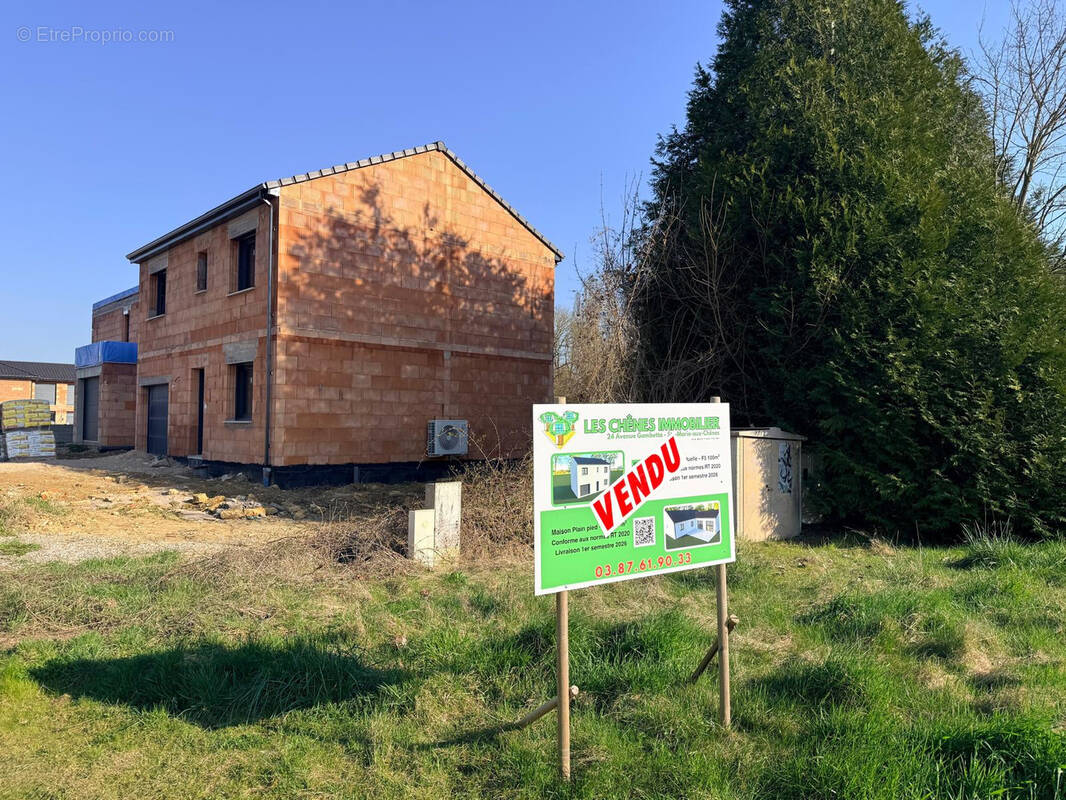 Maison à AUBOUE