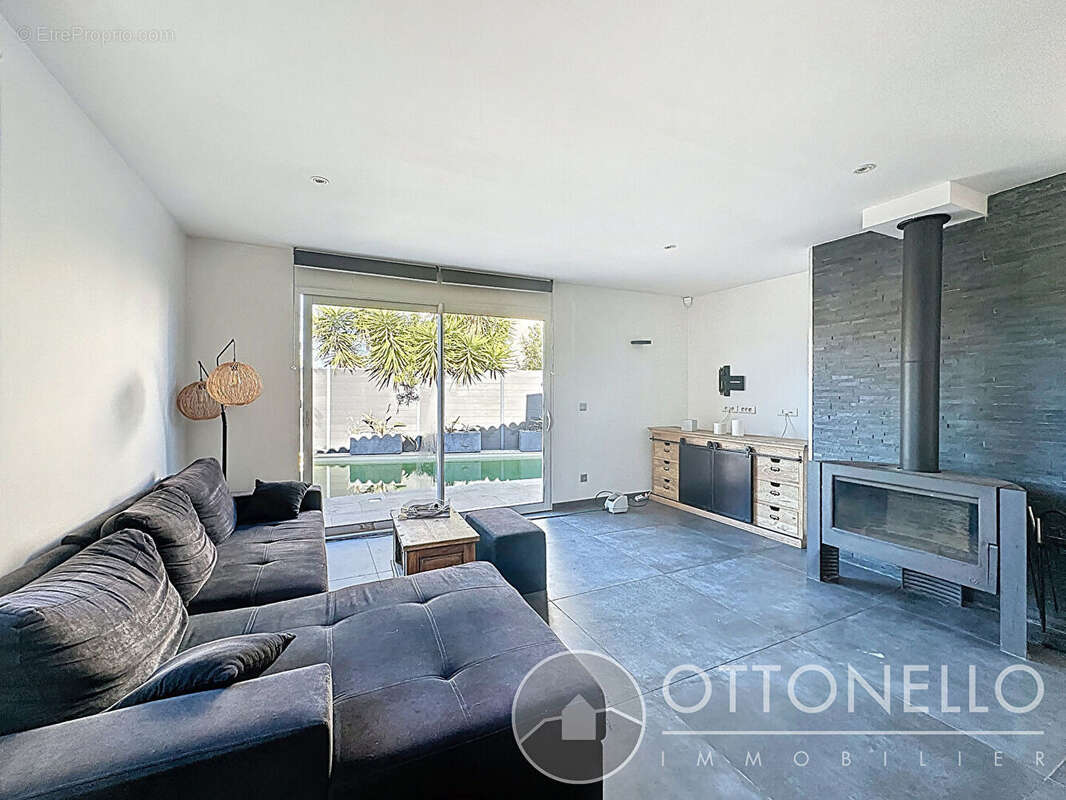 Maison à ROQUEBRUNE-SUR-ARGENS