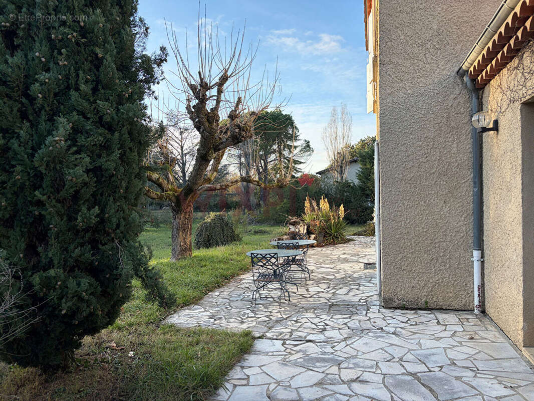 Maison à MONTELIER