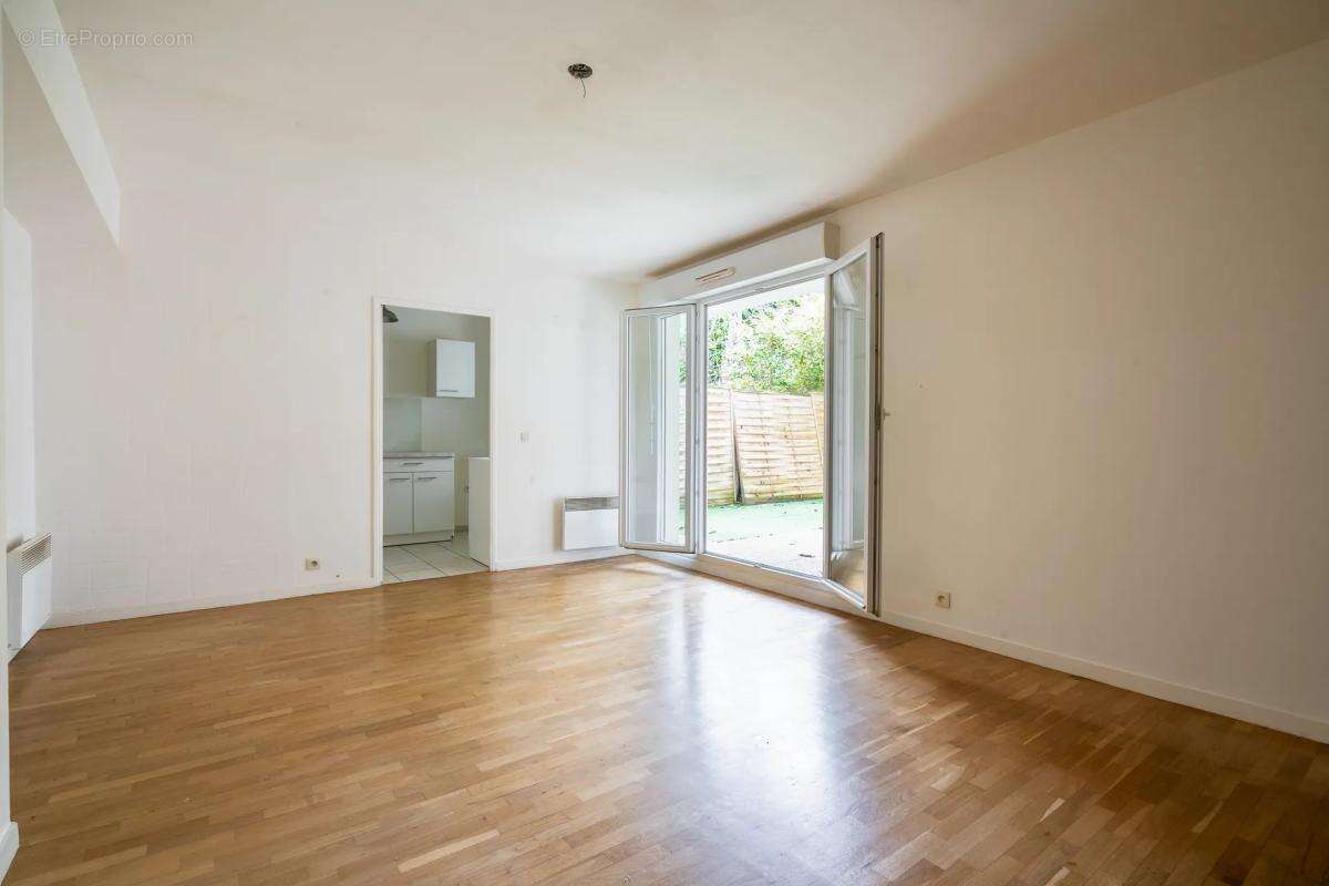 Appartement à LES PAVILLONS-SOUS-BOIS